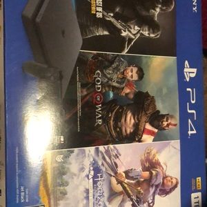 Selling a a new PS4